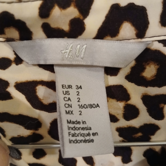 H&M Leopard Print Button Down Blouse - Picture 4 of 10